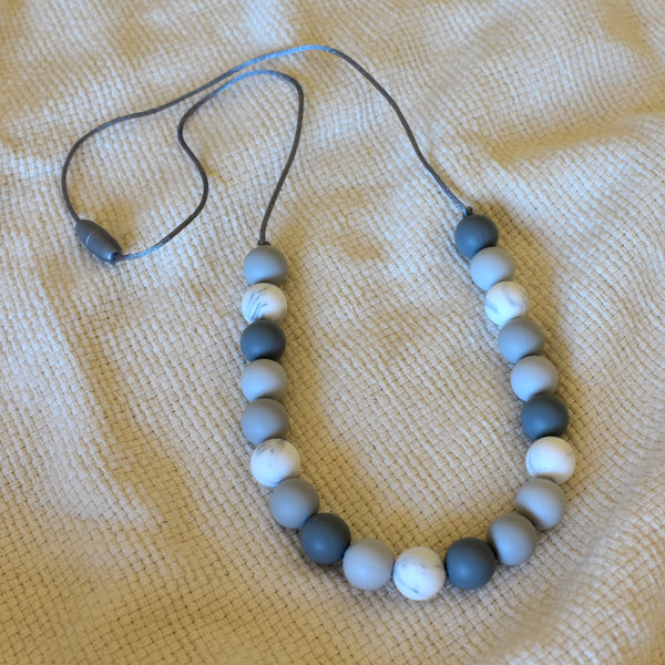 Mila Silicone Mum Necklace