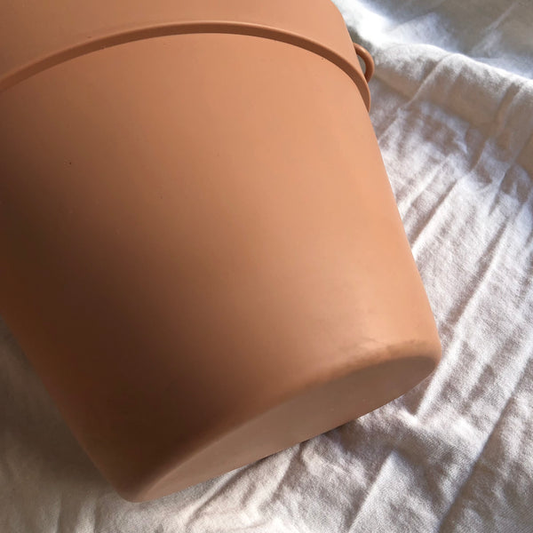 SECONDS - Silicone Sand Set | Bucket, Spade & 4 Sand Moulds | damaged